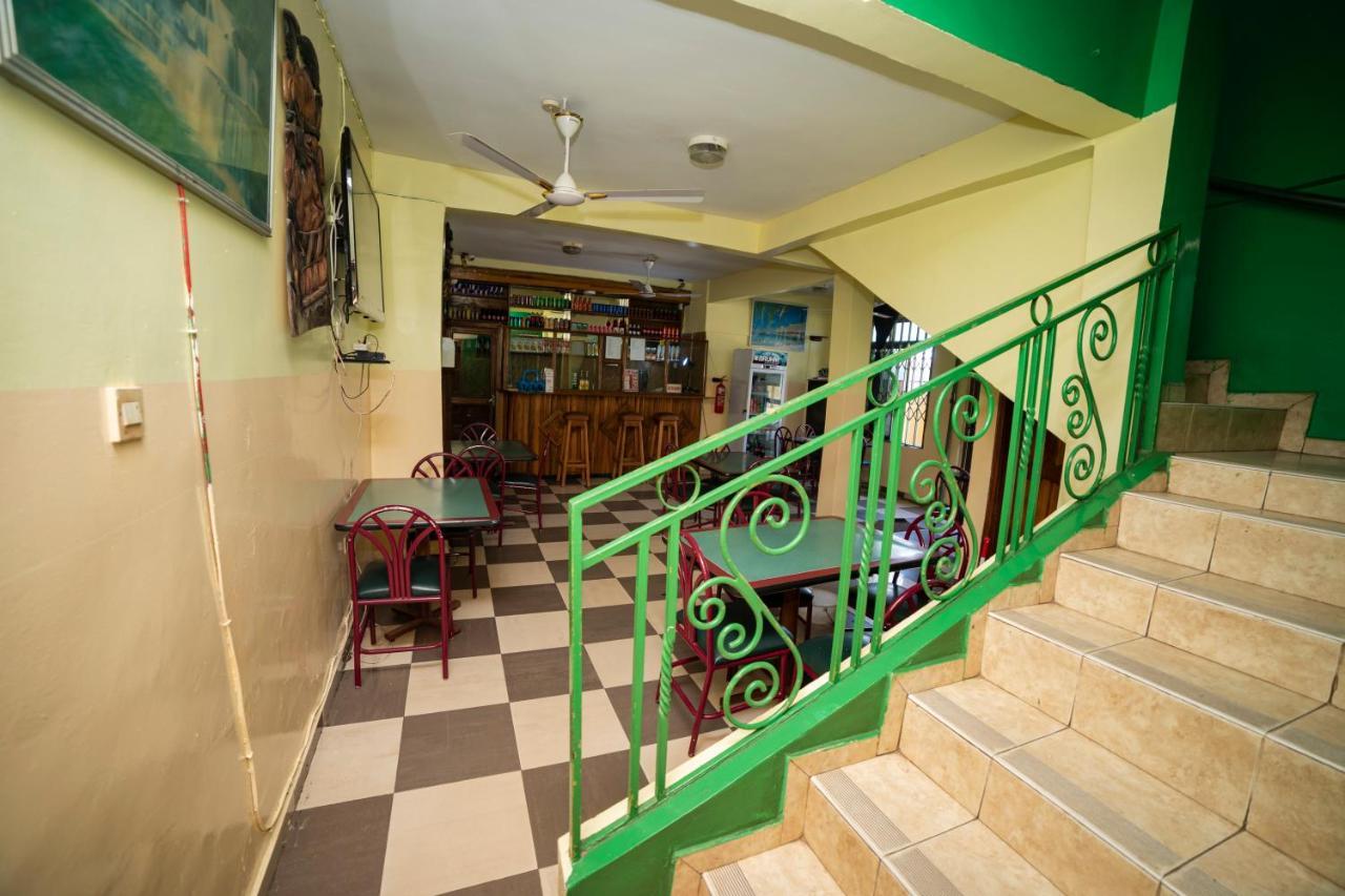 Bombay Hotel Accra Extérieur photo
