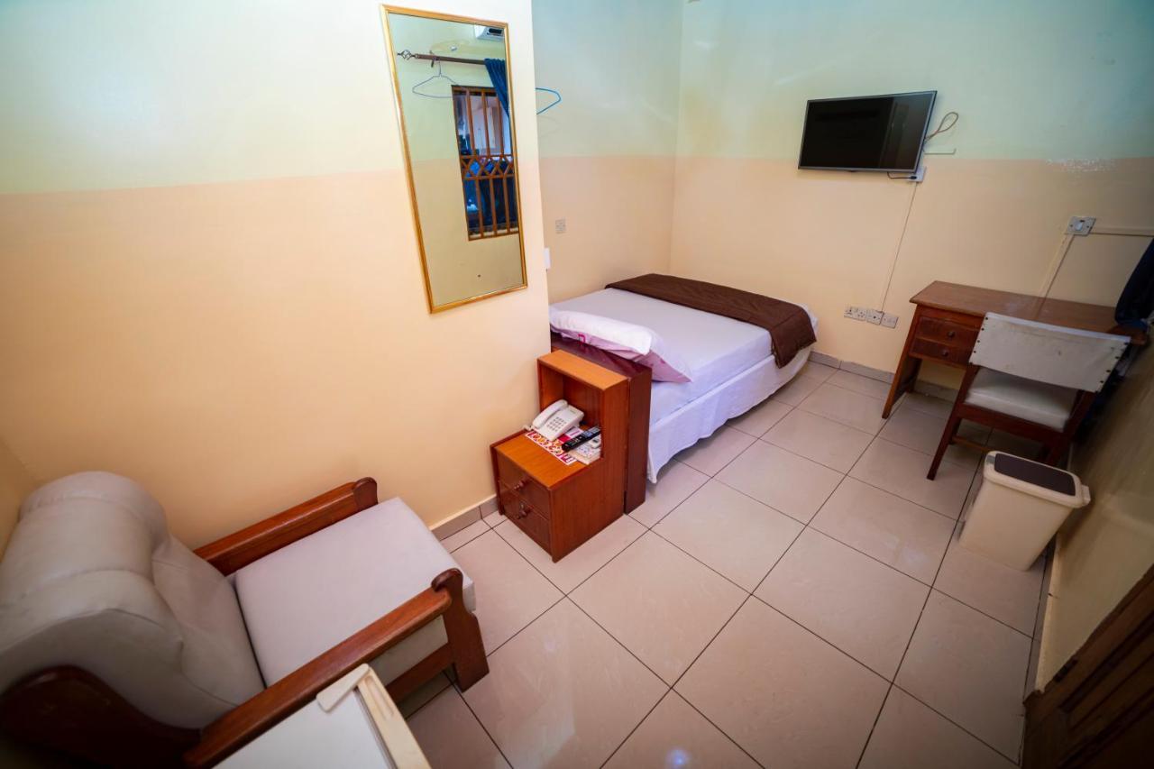 Bombay Hotel Accra Extérieur photo