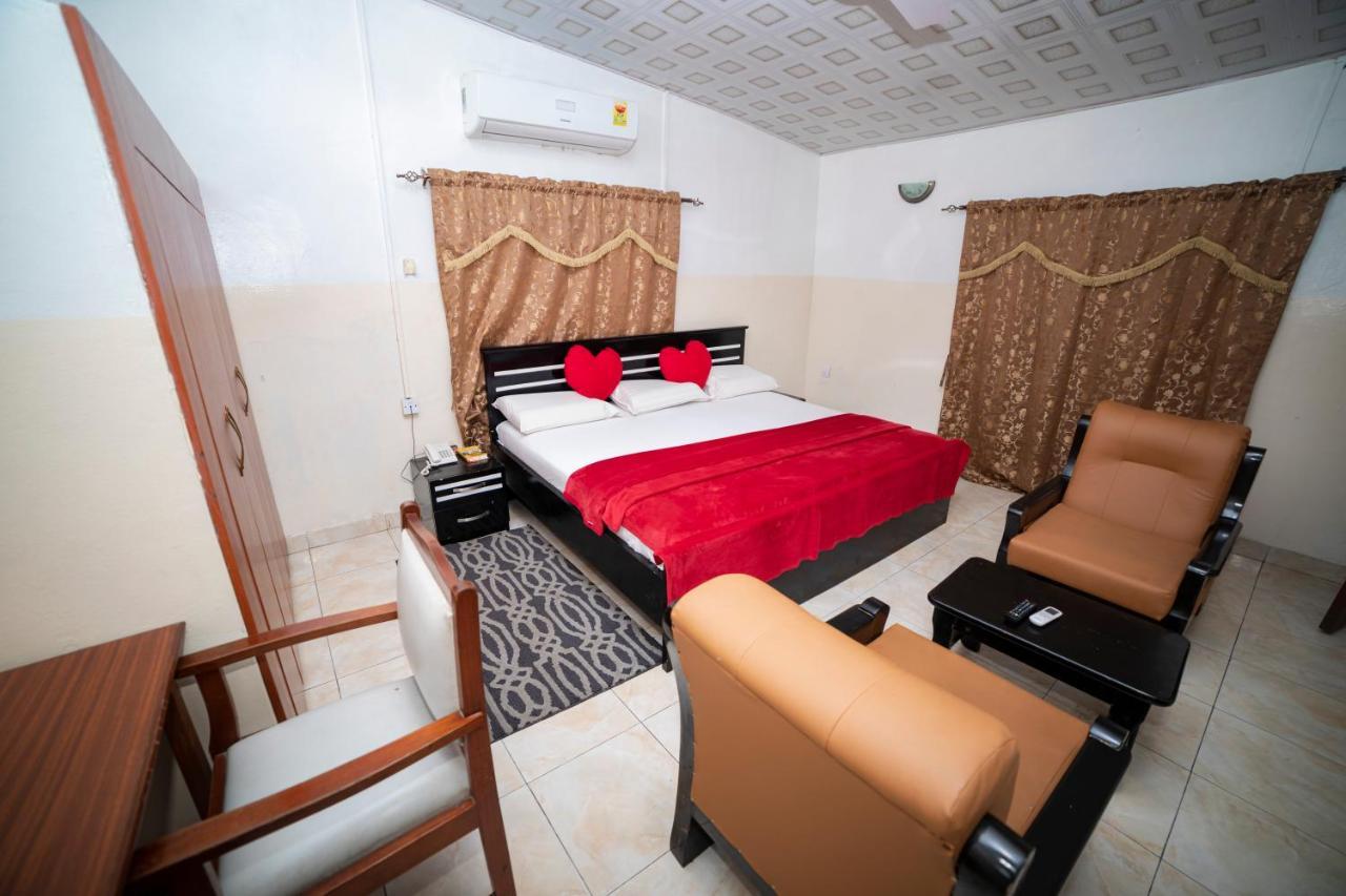 Bombay Hotel Accra Extérieur photo