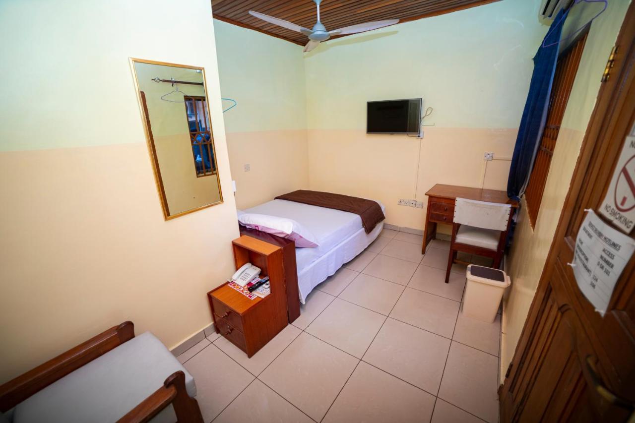 Bombay Hotel Accra Extérieur photo